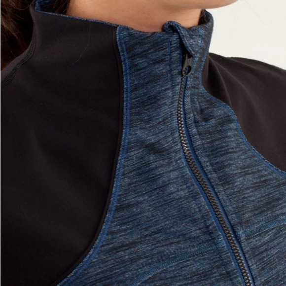 Lululemon Forme Jacket
Reversible Slub Denim Limitless Blue / Black - Picture 4 of 9